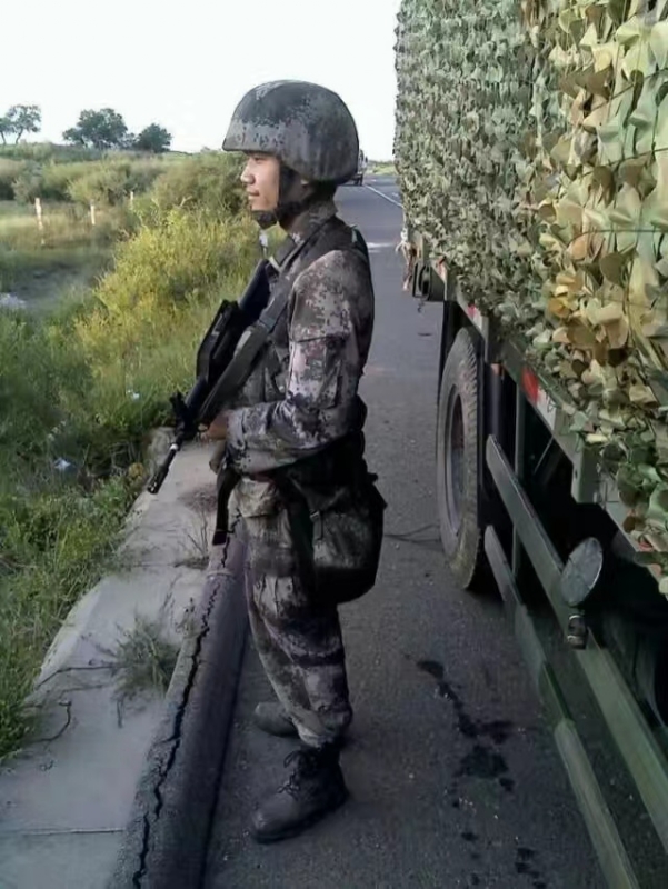 搬砖中的第一张照片--江苏残疾人相亲网